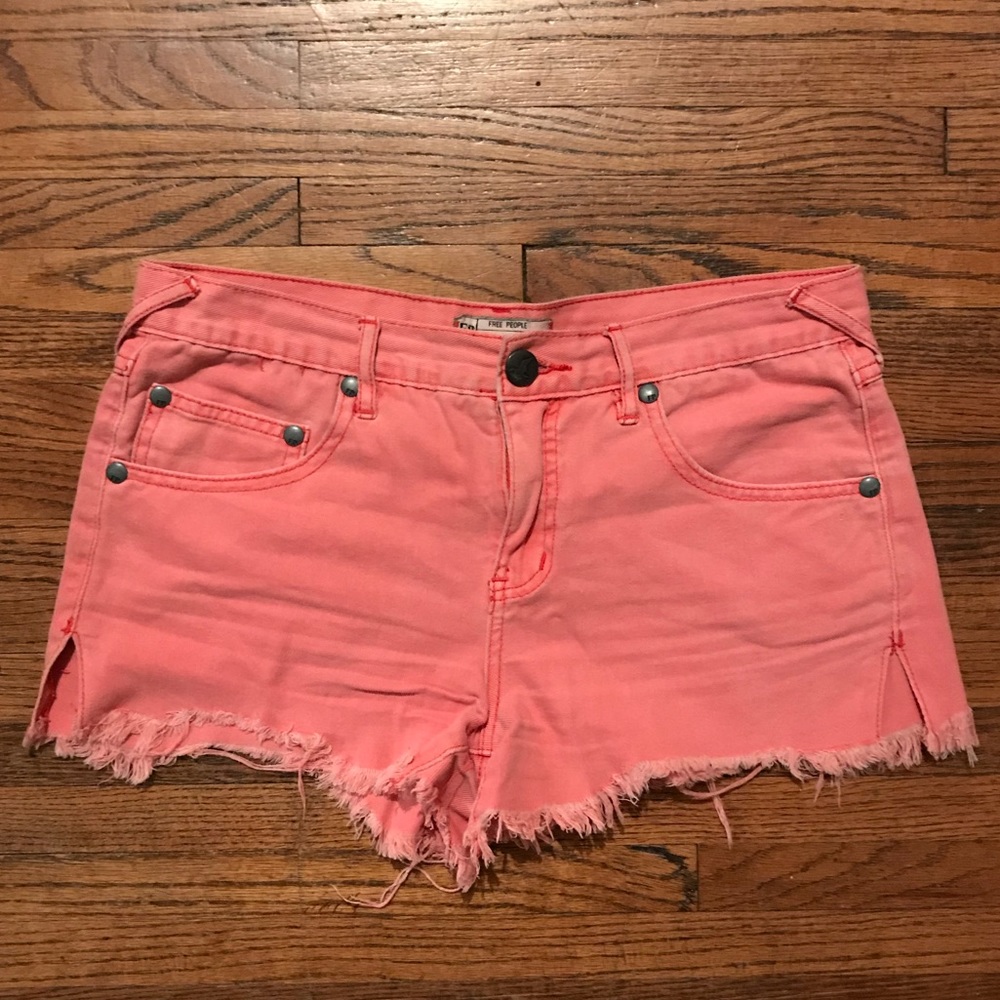 FREE PEOPLE pink jean shorts!! Size 27☀️🌸🌼🌷
